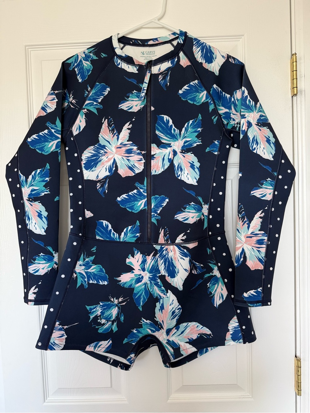 Carve Floral Long-Sleeve Surf Swim Suit Boyshorts Sz L NWOT